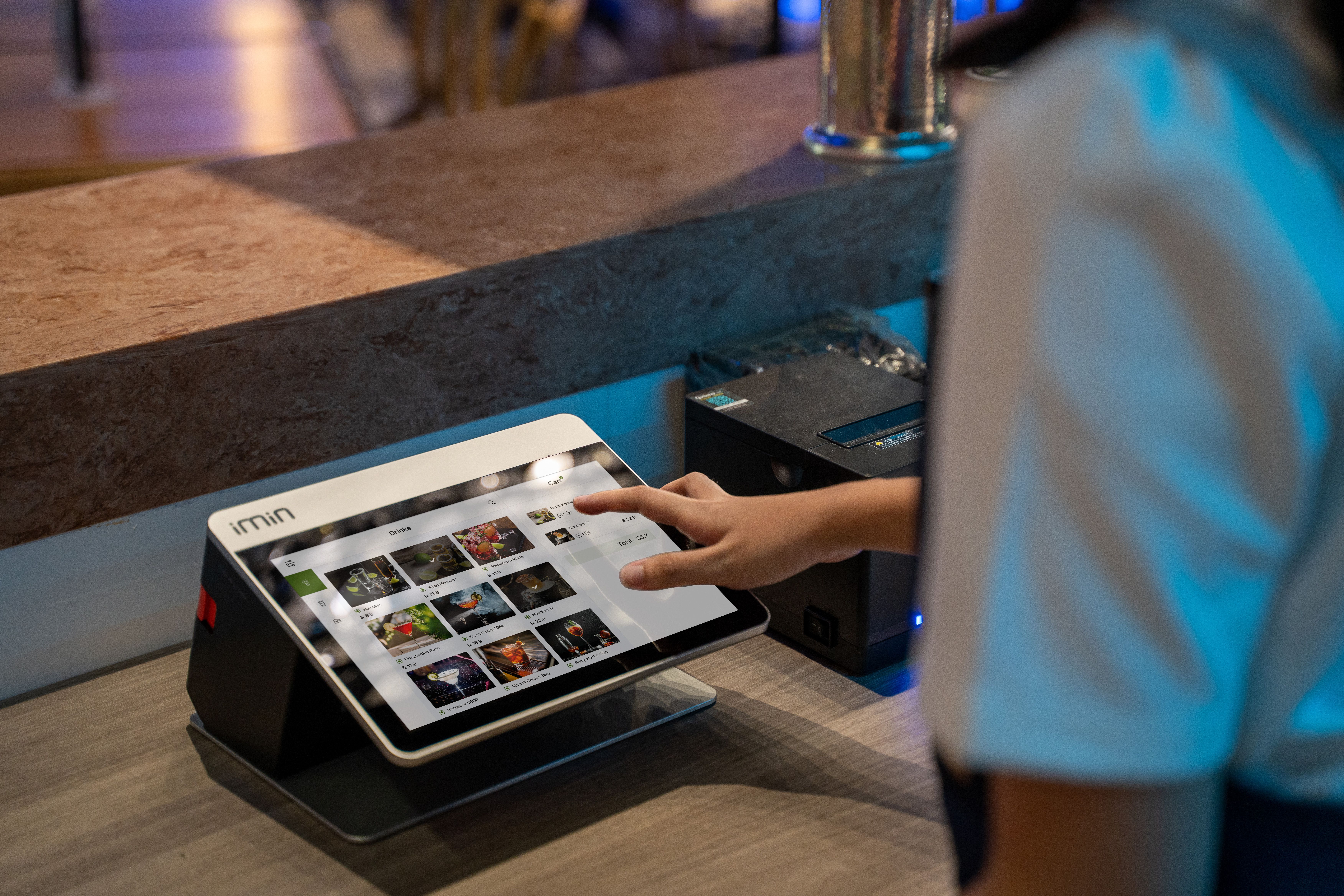 Restaurant staff using FoodB